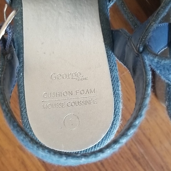 Girls sandals size 1 - Picture 2 of 4